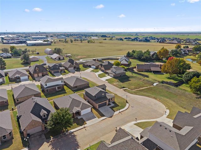 809 Chateau Court, Kingfisher, OK 73750