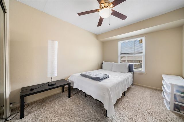 18 Townhouse Lane, Corpus Christi, TX 78412