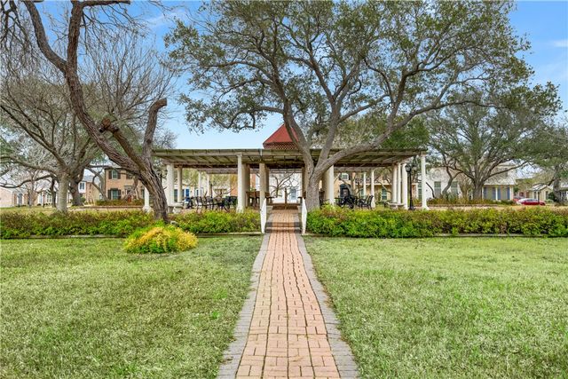 18 Townhouse Lane, Corpus Christi, TX 78412