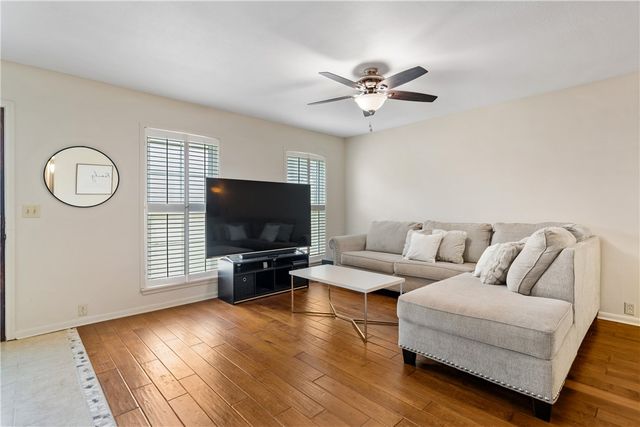 18 Townhouse Lane, Corpus Christi, TX 78412