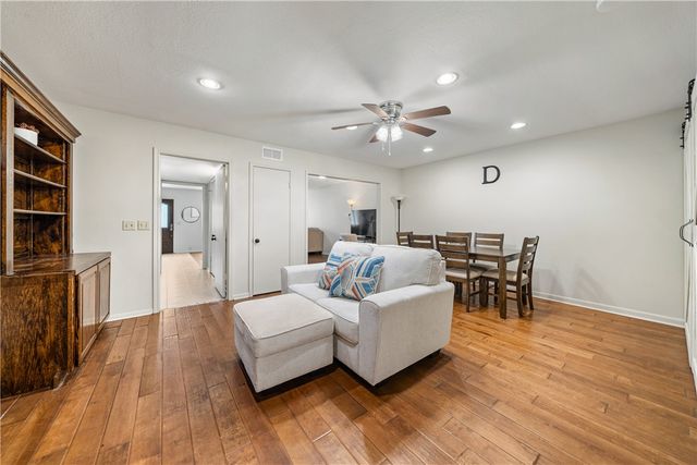 18 Townhouse Lane, Corpus Christi, TX 78412