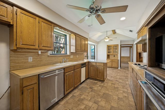 2505 Copper Creek Lane, Carrollton, TX 75006