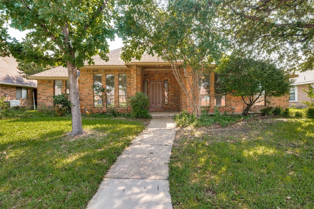 2505 Copper Creek Lane, Carrollton, TX 75006