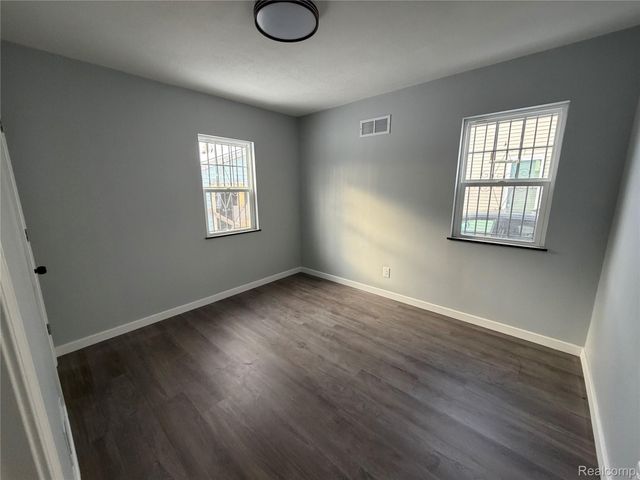 19329 Asbury Park, Detroit, MI 48219