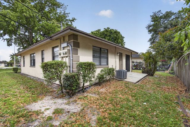 4726 Summit Boulevard, West Palm Beach, FL 33415