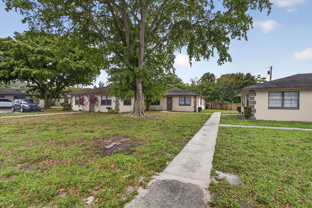 4726 Summit Boulevard, West Palm Beach, FL 33415