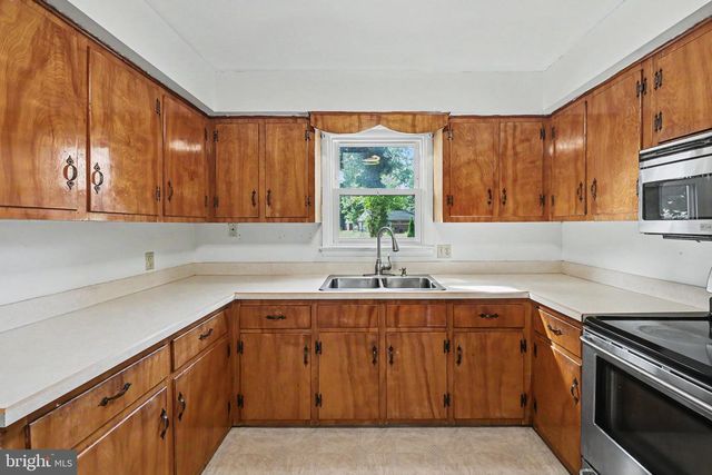 815 FAIRVIEW RD, Carlisle, PA 17013