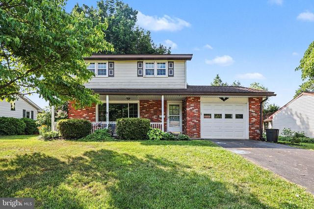 815 FAIRVIEW RD, Carlisle, PA 17013