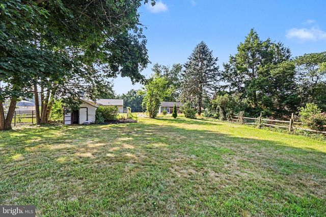 815 FAIRVIEW RD, Carlisle, PA 17013