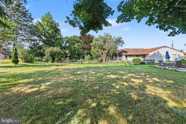 815 FAIRVIEW RD, Carlisle, PA 17013
