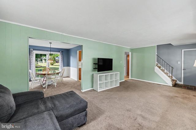 815 FAIRVIEW RD, Carlisle, PA 17013