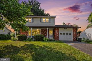 815 FAIRVIEW RD, Carlisle, PA 17013