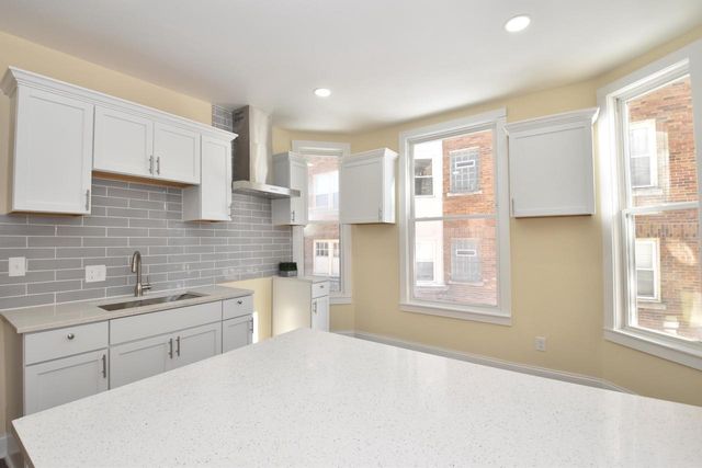 3002 W Kilbourn AVENUE, Milwaukee, WI 53208