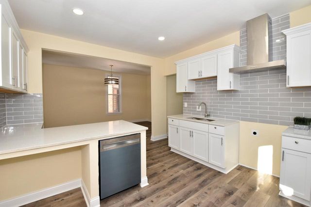 3002 W Kilbourn AVENUE, Milwaukee, WI 53208