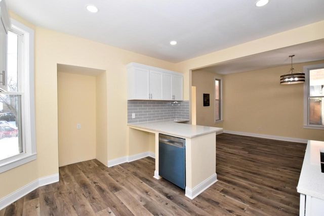 3002 W Kilbourn AVENUE, Milwaukee, WI 53208