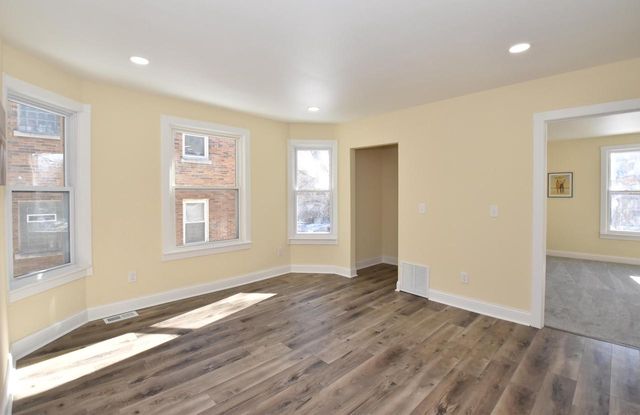 3002 W Kilbourn AVENUE, Milwaukee, WI 53208