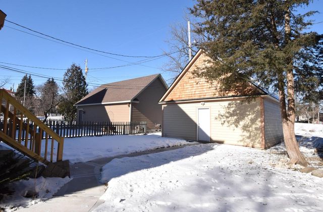 3002 W Kilbourn AVENUE, Milwaukee, WI 53208