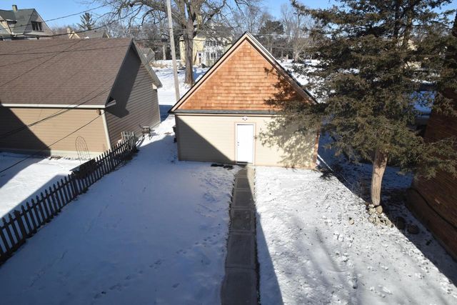 3002 W Kilbourn AVENUE, Milwaukee, WI 53208