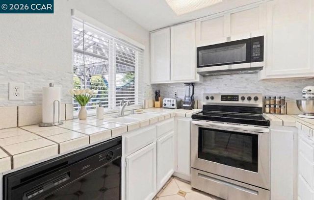 2024 Galway Dr, Pittsburg, CA 94565