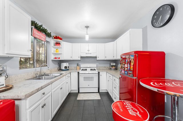 11477 Amboy Avenue, San Fernando, CA 91340