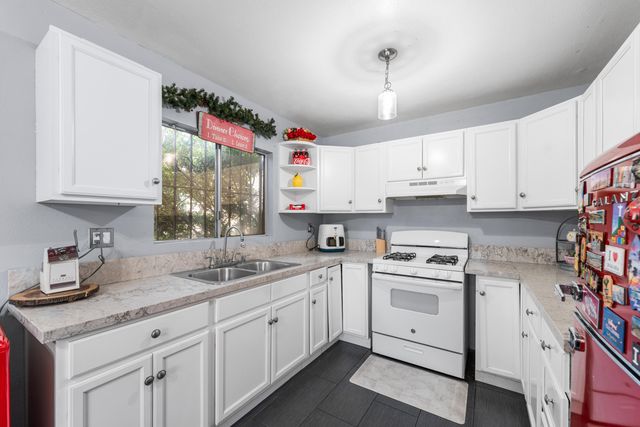 11477 Amboy Avenue, San Fernando, CA 91340