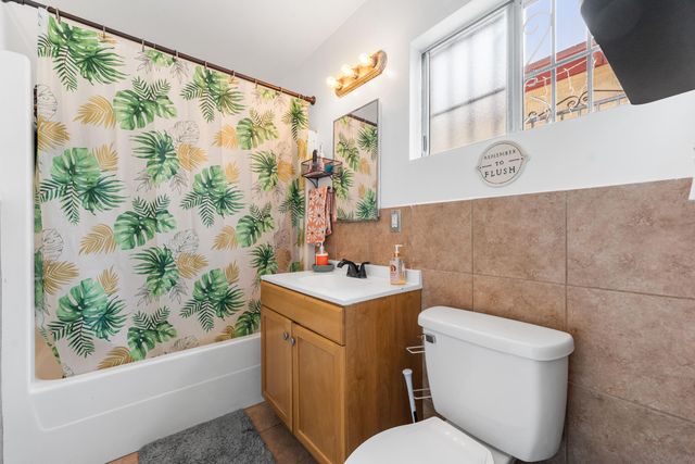 11477 Amboy Avenue, San Fernando, CA 91340