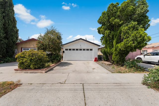 11477 Amboy Avenue, San Fernando, CA 91340