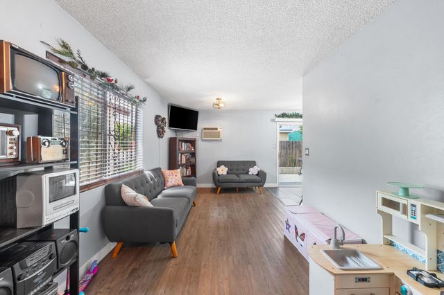 11477 Amboy Avenue, San Fernando, CA 91340