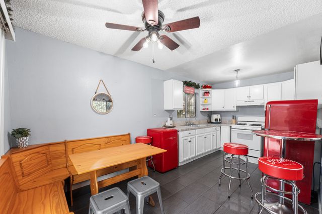 11477 Amboy Avenue, San Fernando, CA 91340