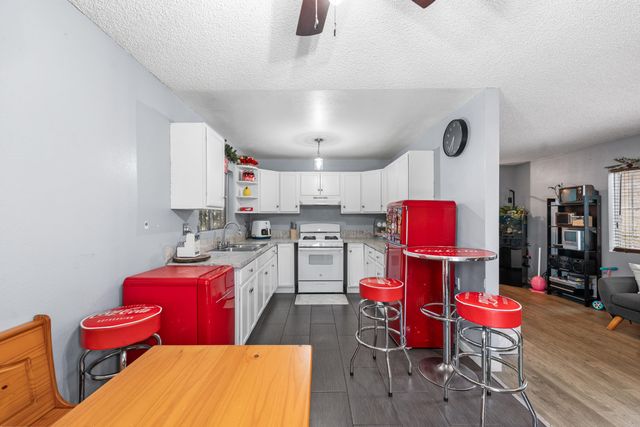 11477 Amboy Avenue, San Fernando, CA 91340