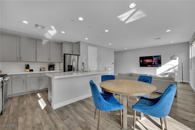 8934 Gilpin Street, Las Vegas, NV 89166