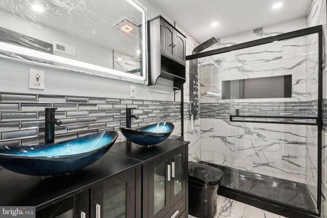 4727 EDMUND ST, Philadelphia, PA 19124