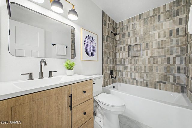 4650 W TUCKEY Lane, Glendale, AZ 85301
