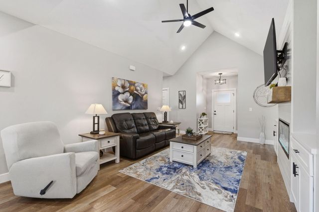 183 E Cowling Street, Republic, MO 65738