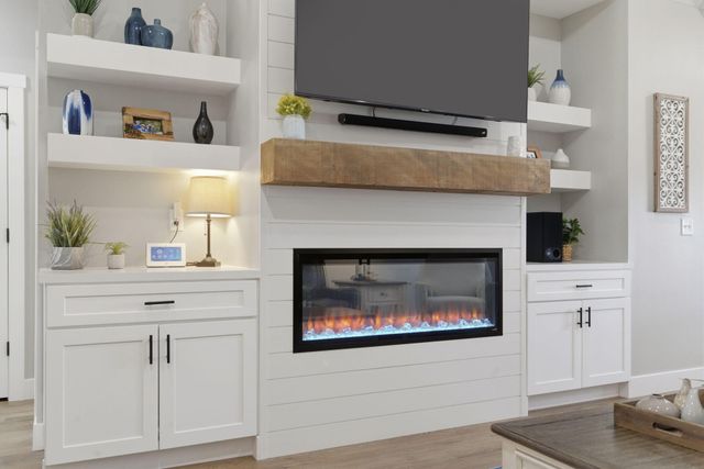 183 E Cowling Street, Republic, MO 65738