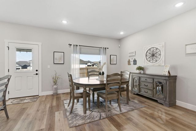 183 E Cowling Street, Republic, MO 65738