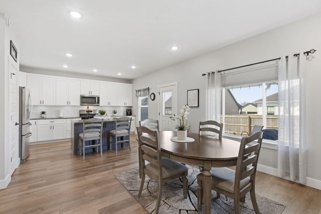 183 E Cowling Street, Republic, MO 65738