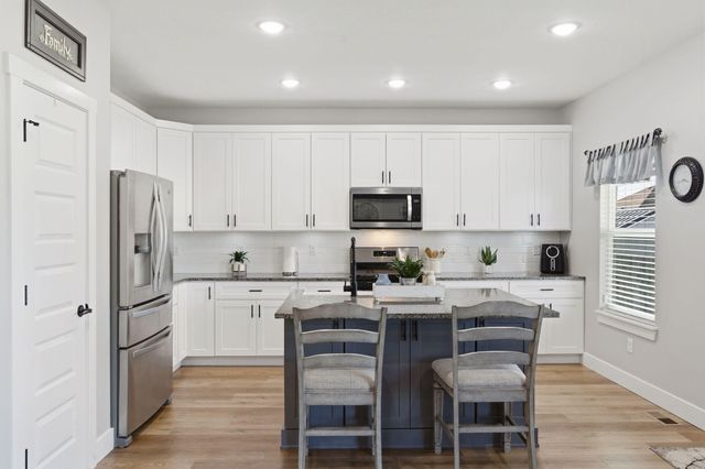 183 E Cowling Street, Republic, MO 65738