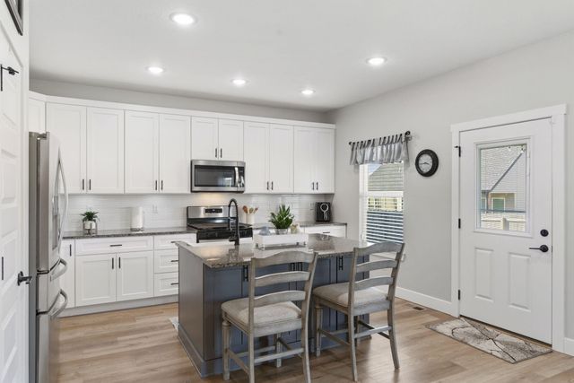 183 E Cowling Street, Republic, MO 65738