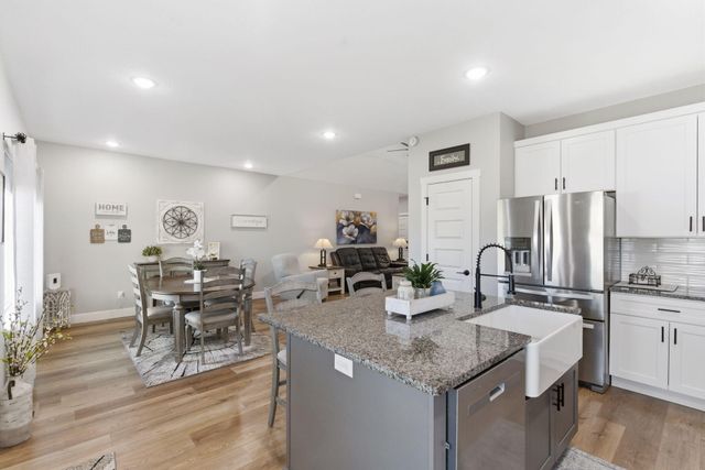 183 E Cowling Street, Republic, MO 65738