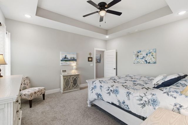 183 E Cowling Street, Republic, MO 65738