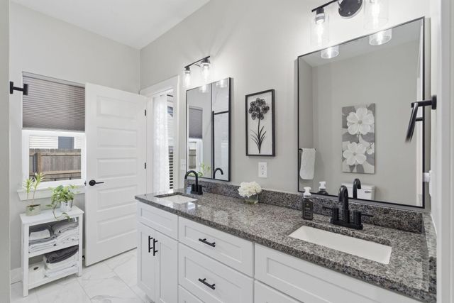 183 E Cowling Street, Republic, MO 65738