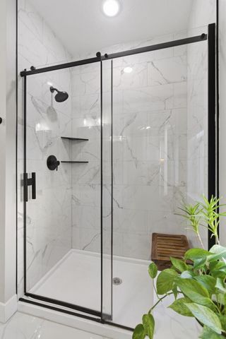 183 E Cowling Street, Republic, MO 65738