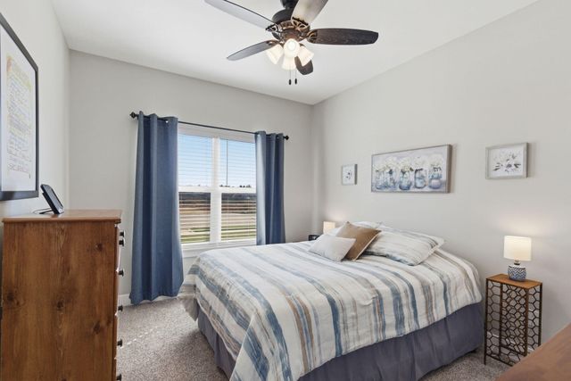 183 E Cowling Street, Republic, MO 65738