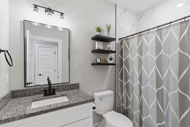 183 E Cowling Street, Republic, MO 65738