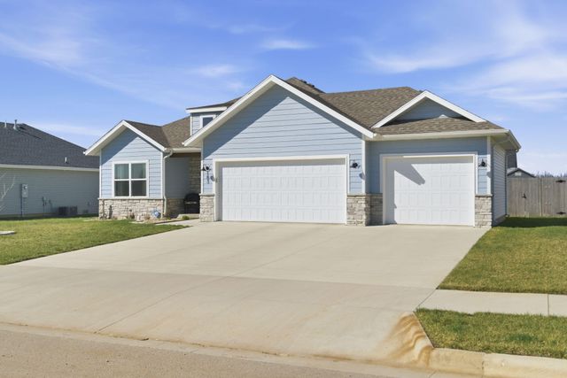 183 E Cowling Street, Republic, MO 65738