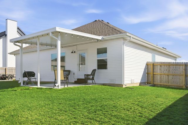 183 E Cowling Street, Republic, MO 65738