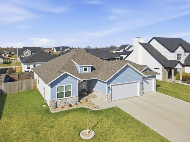 183 E Cowling Street, Republic, MO 65738