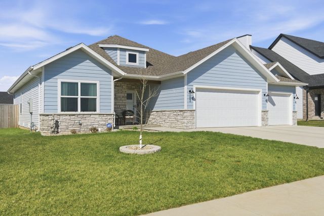 183 E Cowling Street, Republic, MO 65738