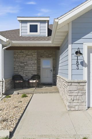 183 E Cowling Street, Republic, MO 65738